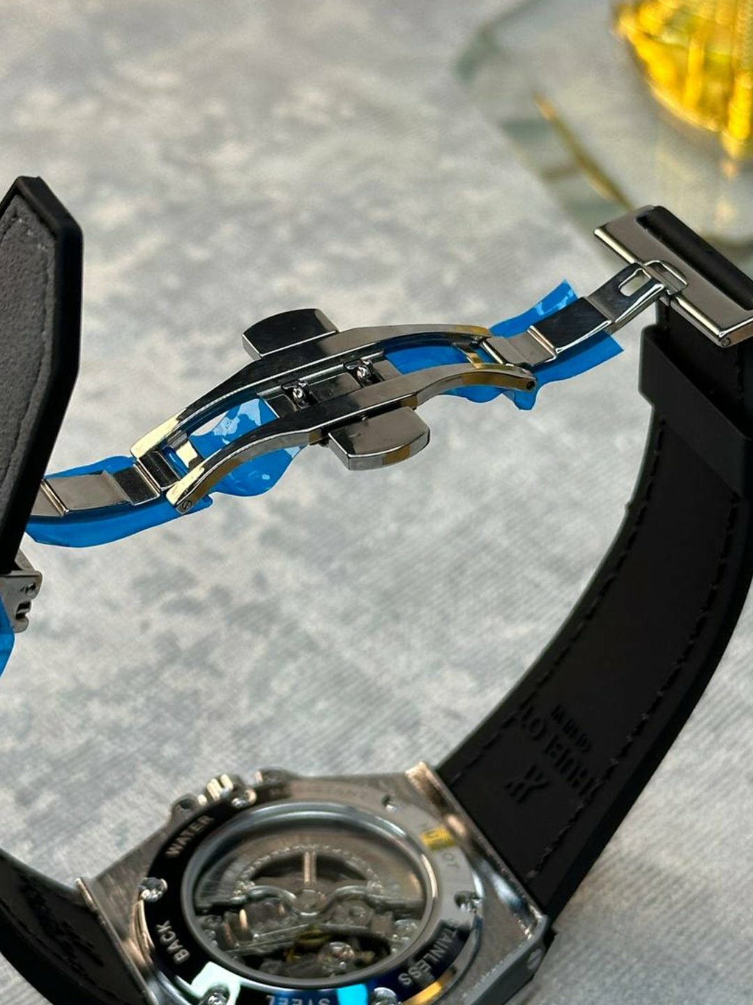 Наручные часы 120, оранжевый, красный, мультиколор, бордовый, коралловый, лиловый, бежевый, горчичный, белый, бирюзовый, зеленый, желтый, голубой, золотой, коричневый, бесцветный — фото 1