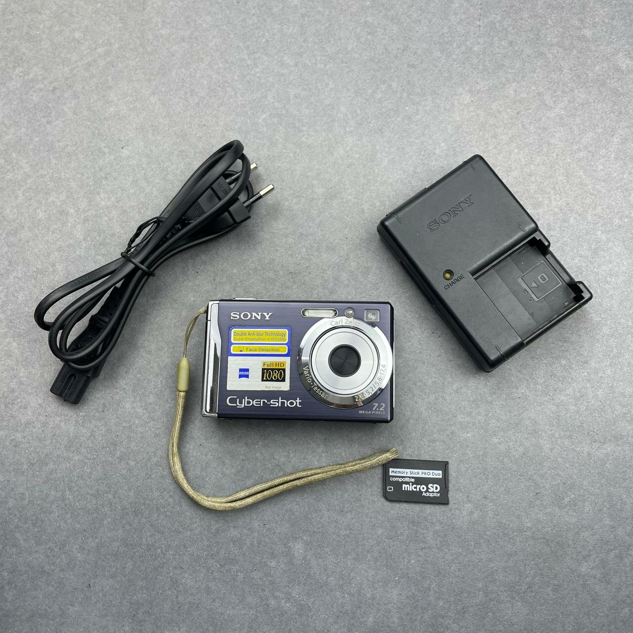 Цифровой компактный фотоаппарат Sony Cyber-shot DSC-W80, синий