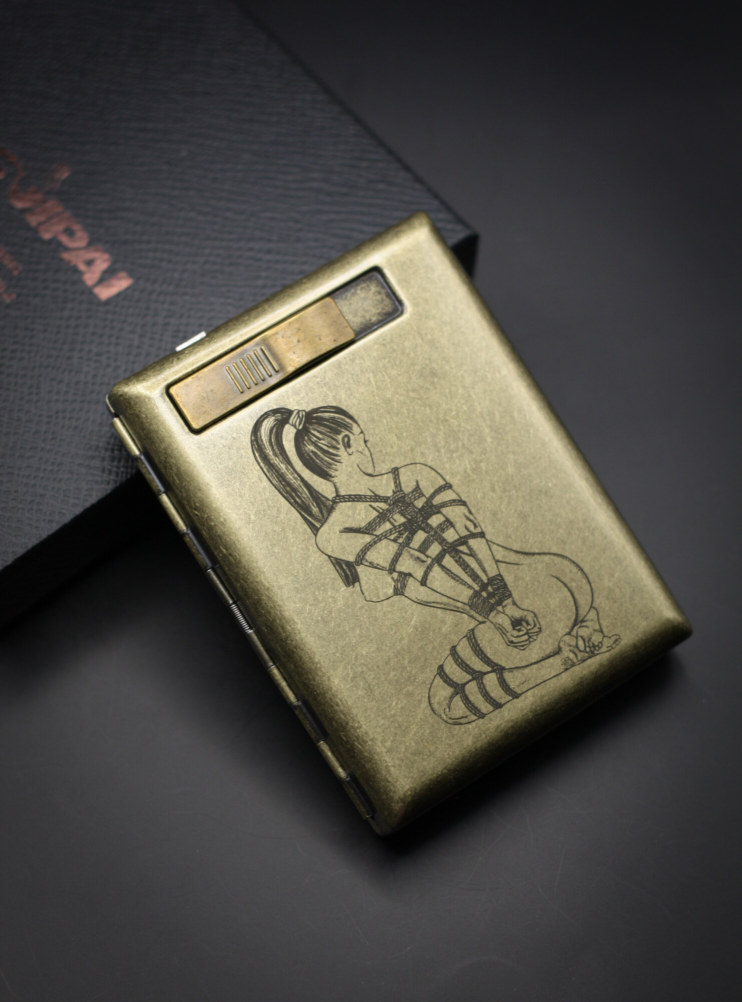 Зажигалка винтажная электронная USB с портсигаром на 20 (пустой) Шибари