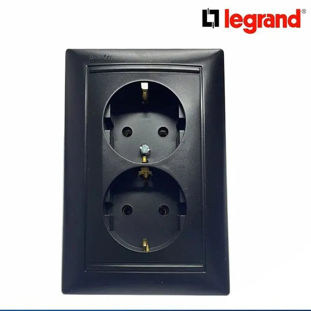 Розетка Legrand Valena 0300, IP21, скрытая установка, черный цвет