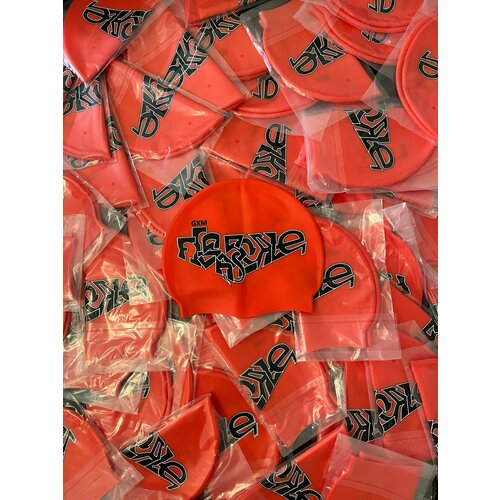 Стильная шапочка для плавания от бренда 