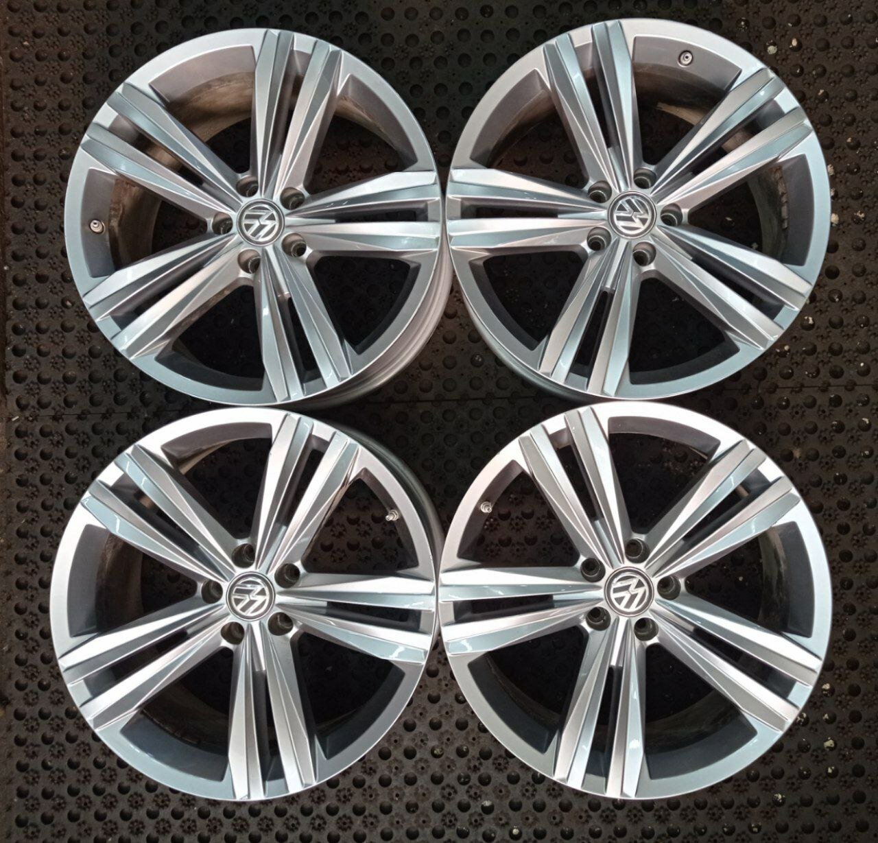 Колесные диски Volkswagen 19x8.5 PCD 5x112 D66.6 ET28 Серебристый (оригинал)