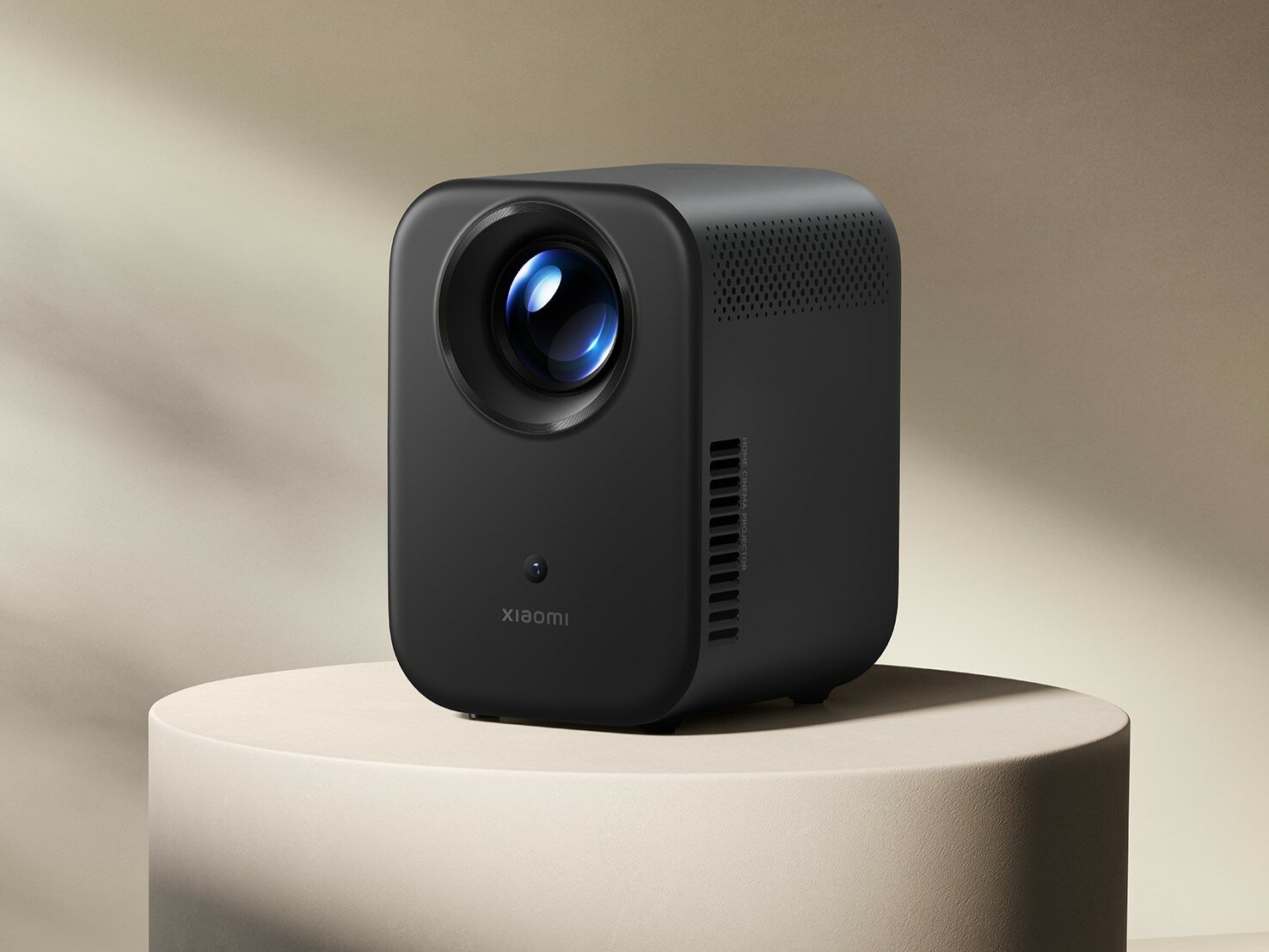 Проектор Xiaomi "Mi Smart Projector L1", разрешение Full HD, беспроводной, для домашнего кинотеатра