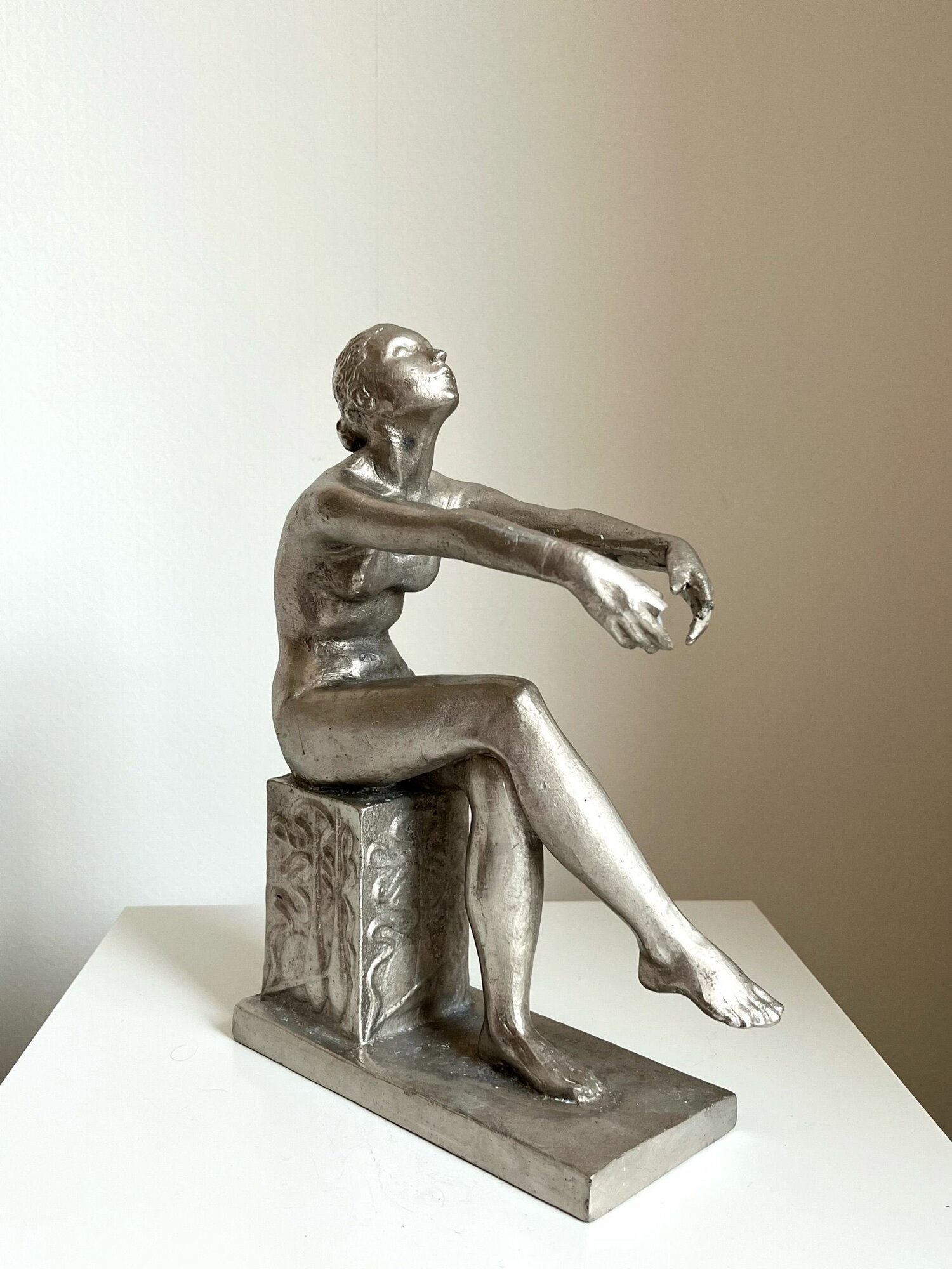 Статуэтка "Гимнастка на тумбе" Отсутствует 3 пальца. Силумин. СССР. Высота: 26 см. ск. Волкова.