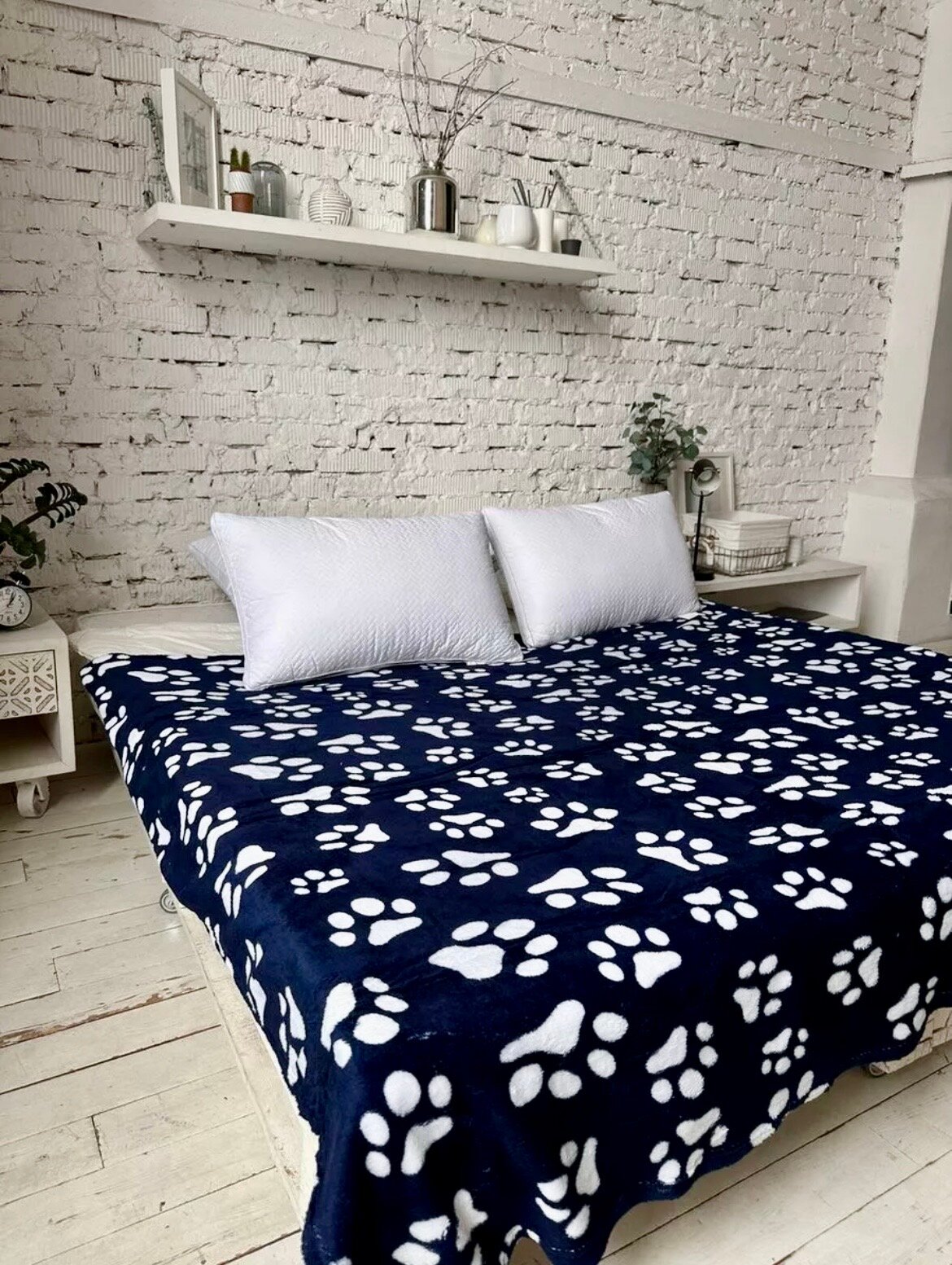 Плед - белые лапки, 180х200 см, мягкий, теплый, компактный покрывало на диван