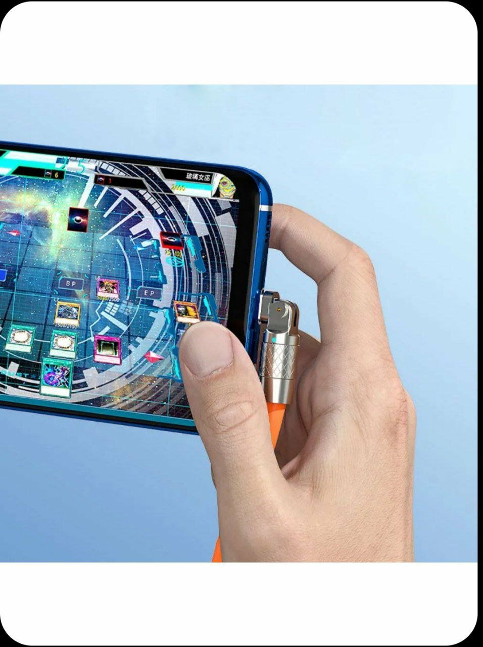 Универсальный кабель длиной 200 см, позволяет заряжать 3 устройства одновременно.