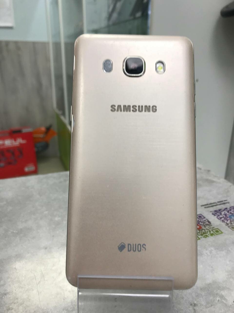 Смартфон Samsung Galaxy J5 (2016) 2/16 ГБ, 2 micro SIM, золотистый