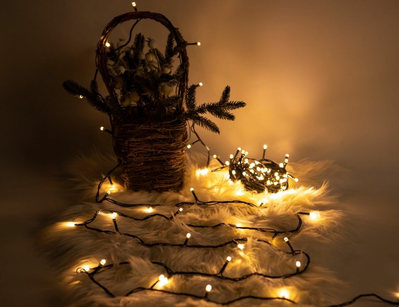 Светодиодная гирлянда для дома Кристалл 120 экстра теплых белых LED ламп 12 м зеленый ПВХ контроллер IP20 SNOWHOUSE DC-ILD120-CС