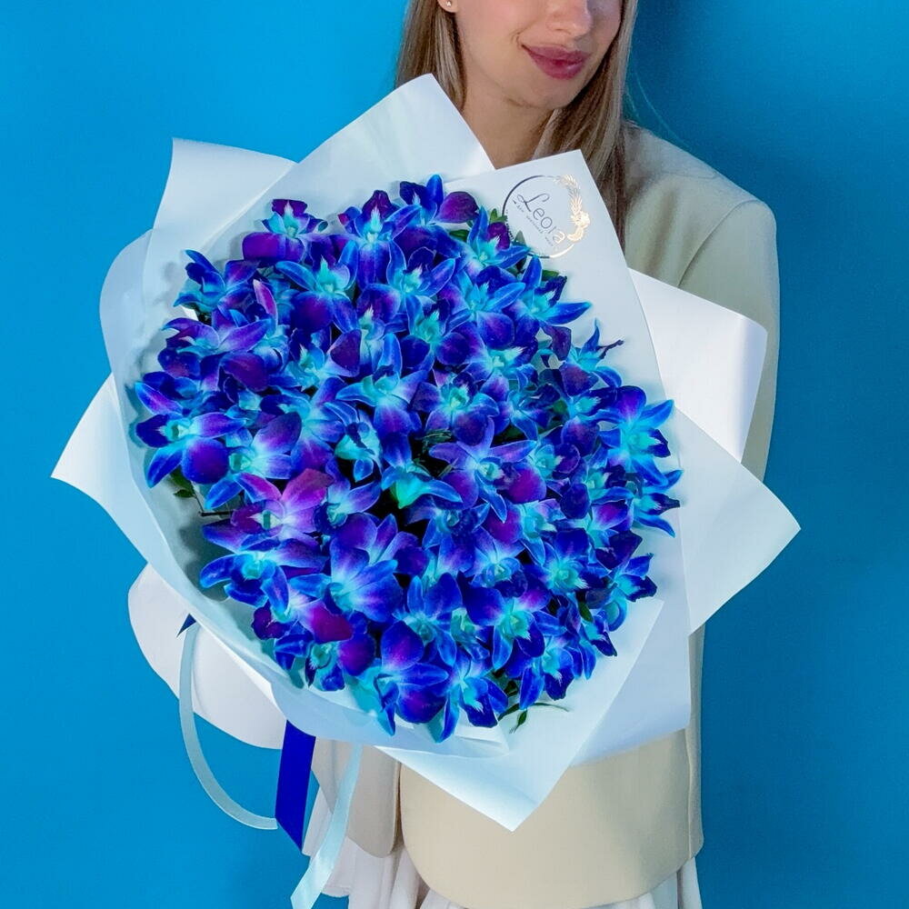 Букет Космос в белом из орхидей. Монобукет T116. Букет Космос в белом из орхидей. Монобукет 116