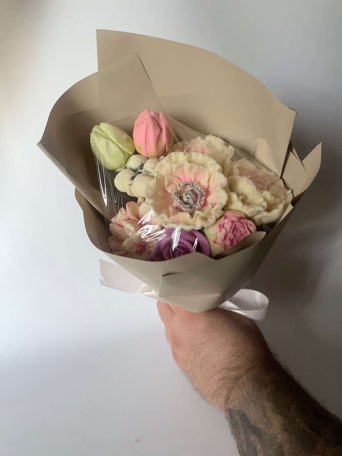 Шоколадный букет Perвая Букетная Небыковы "Тюльпан Роза Пион" без ГМО белый шоколад