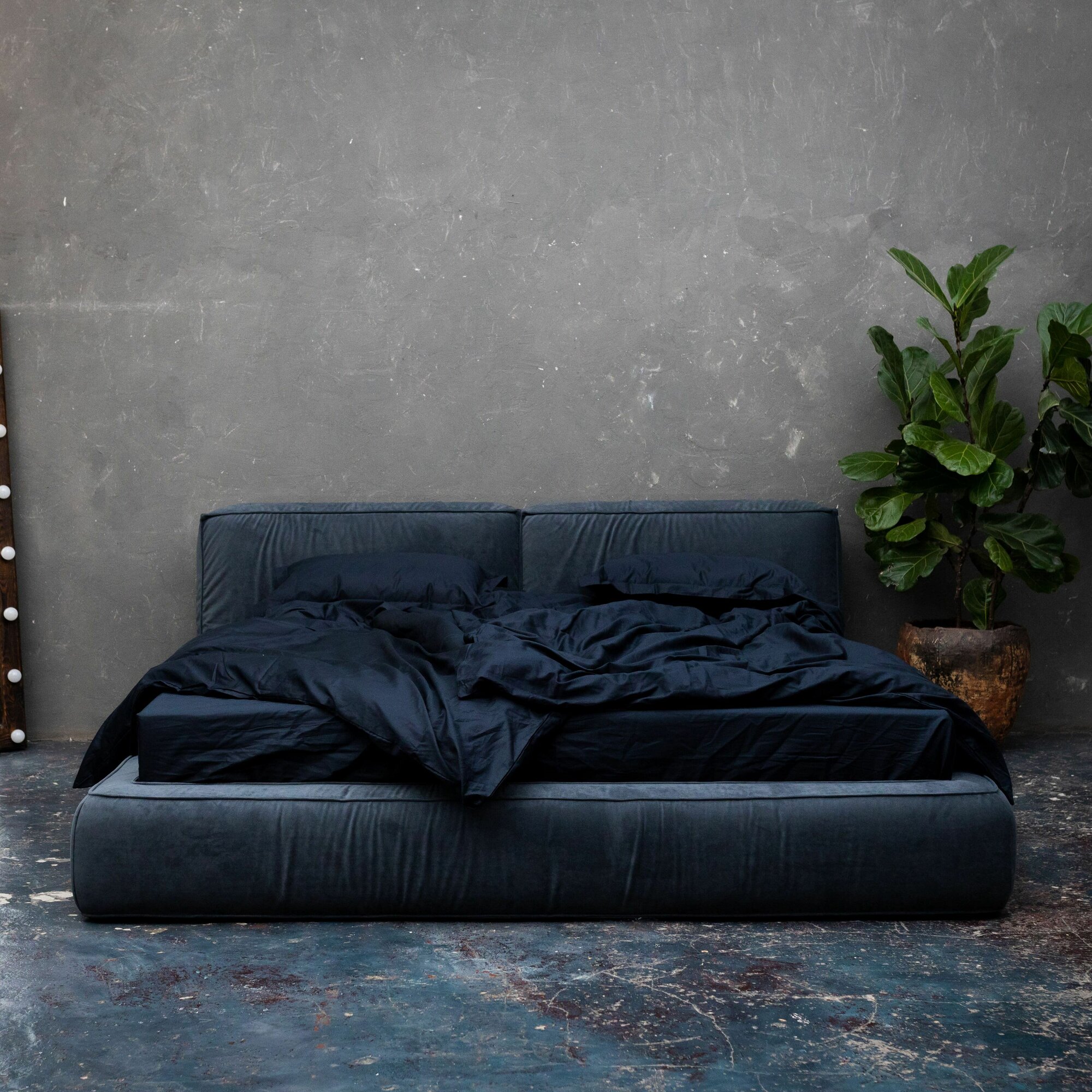 Мягкая кровать 200х200 двуспальная, с ящиками и подъемным механизмом Субаку/Subaku, темно-серая