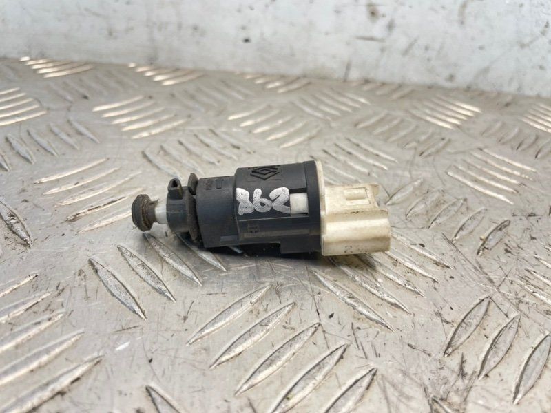 Концевик педали тормоза Renault Duster 2012 8200276361D HSM F4RA400 (с пробегом)
