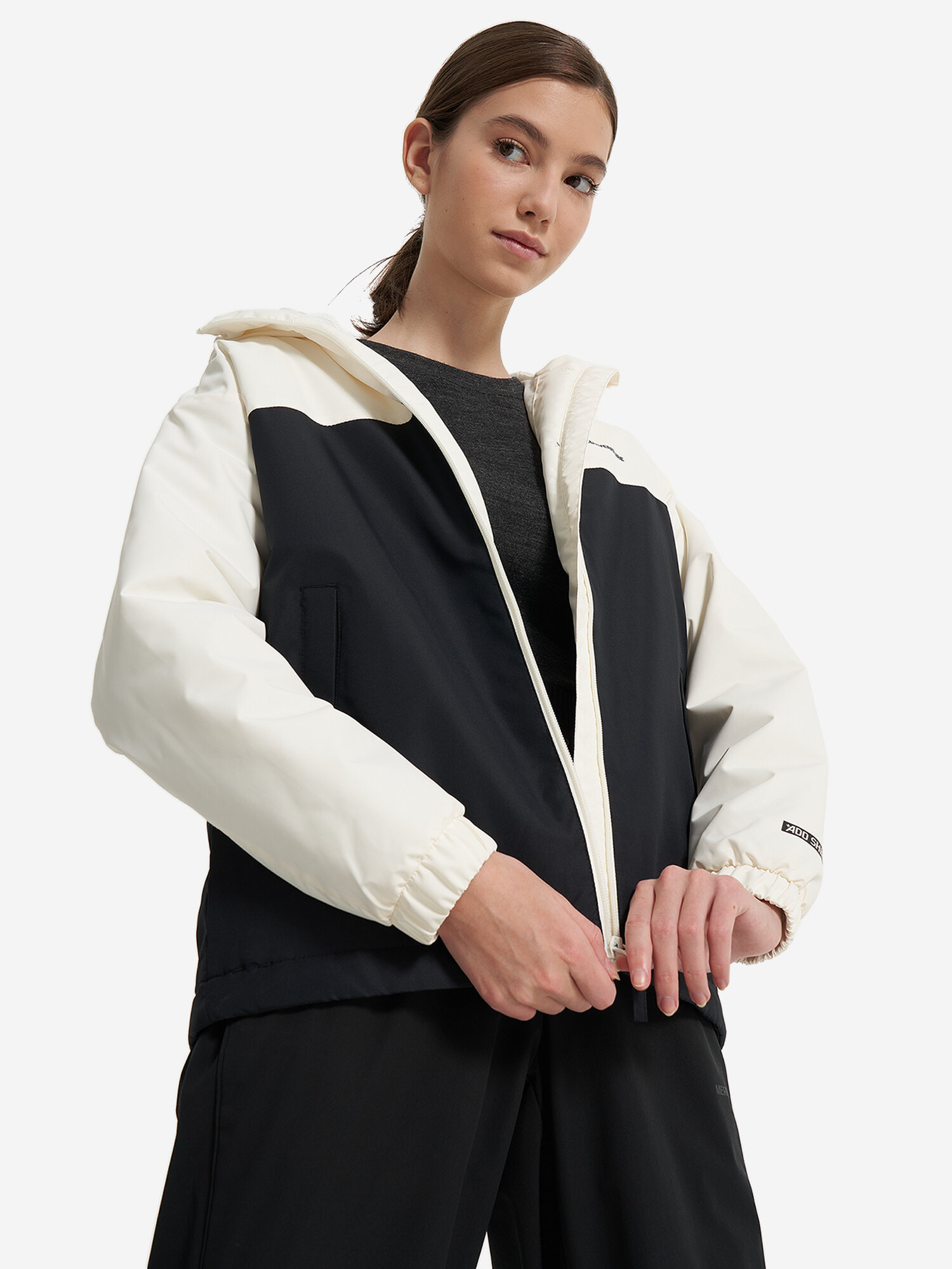 Куртка OUTVENTURE Travel Girls' Padded Jacket, размер 152-158, черный/белый