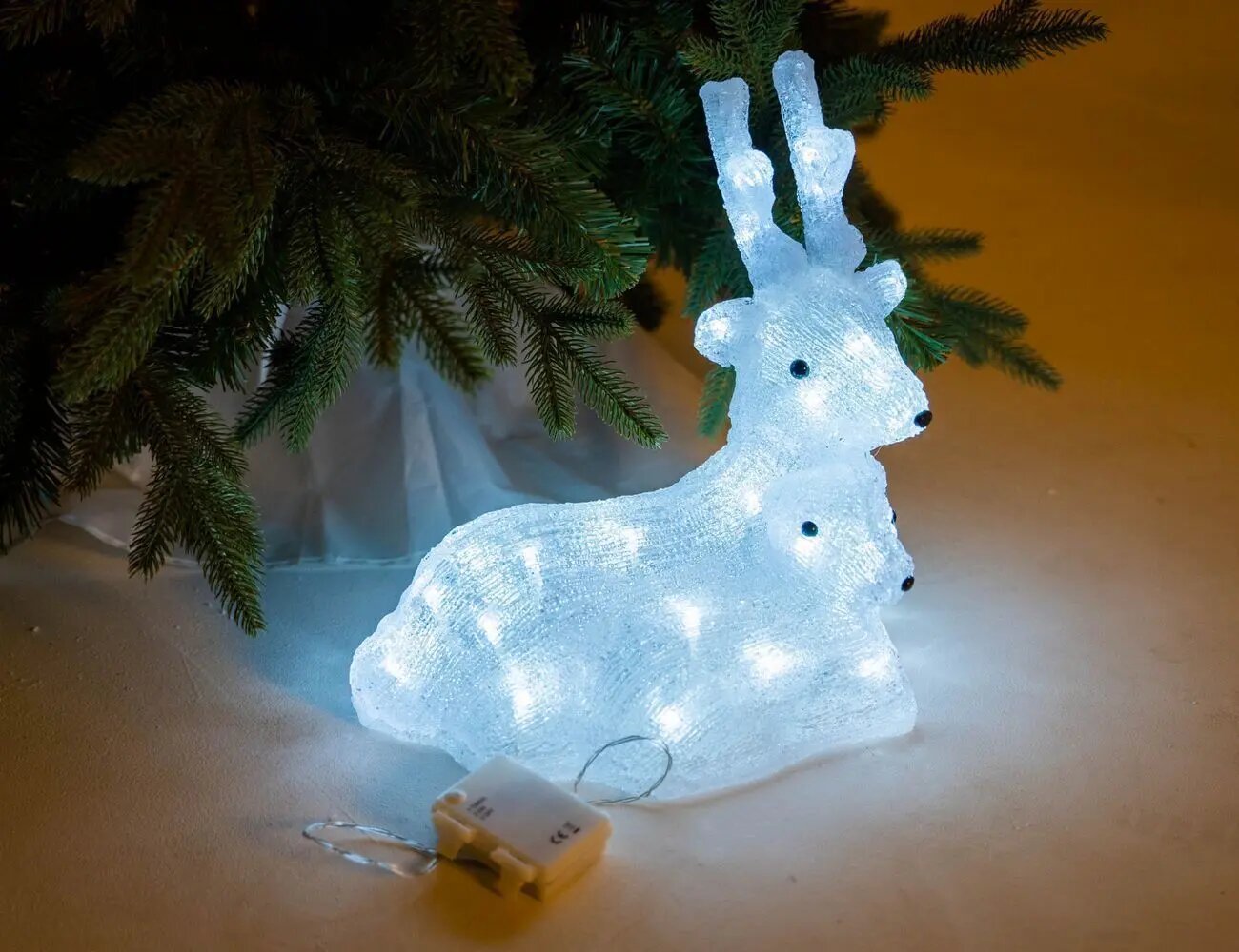 Светящаяся акриловая фигура олень С оленёнком белая 40 холодных белых LED-огней 34 см таймер батарейки уличная Kaemingk (Lumineo)