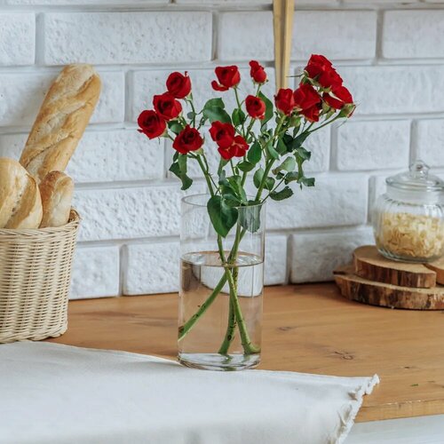 Стеклянная ваза для цветов 