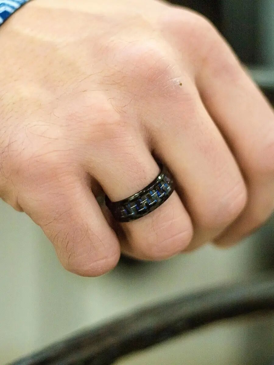 Кольцо JEWELLMAN, карбон, размер 17.5, ширина 8 мм, синий/черный — фото 1