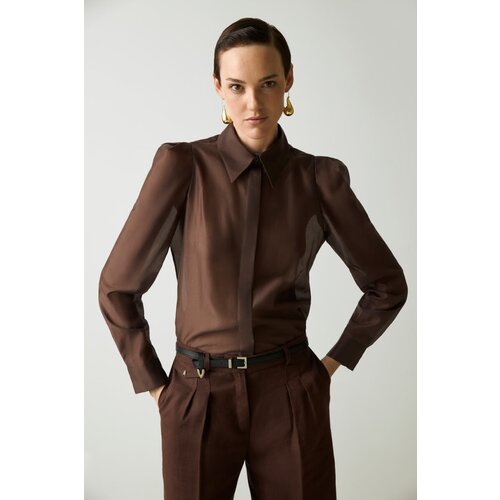 Блуза  YULIAWAVE, классический стиль, полуприлегающий силуэт, длинный рукав, манжеты, размер M, коричневый
