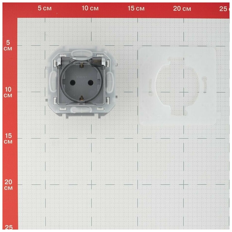 Розетка 2К+З IP44 с крышкой и шторками немецкий стандарт 16А 250В INSPIRIA алюминий - фотография № 13