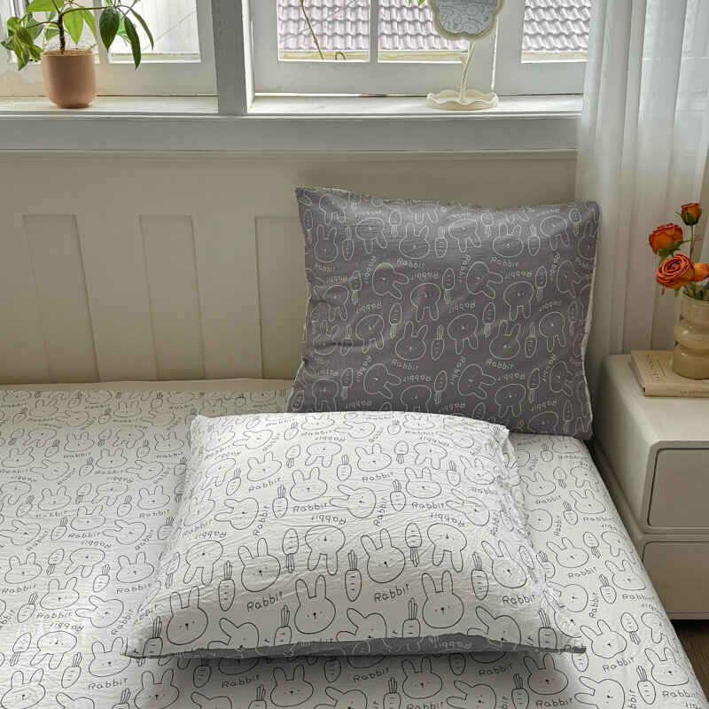 Постельное бельё, полутороспальный комплект, полиэстер, наволочки 2 шт, пододеяльник 150x220 см — фото 1