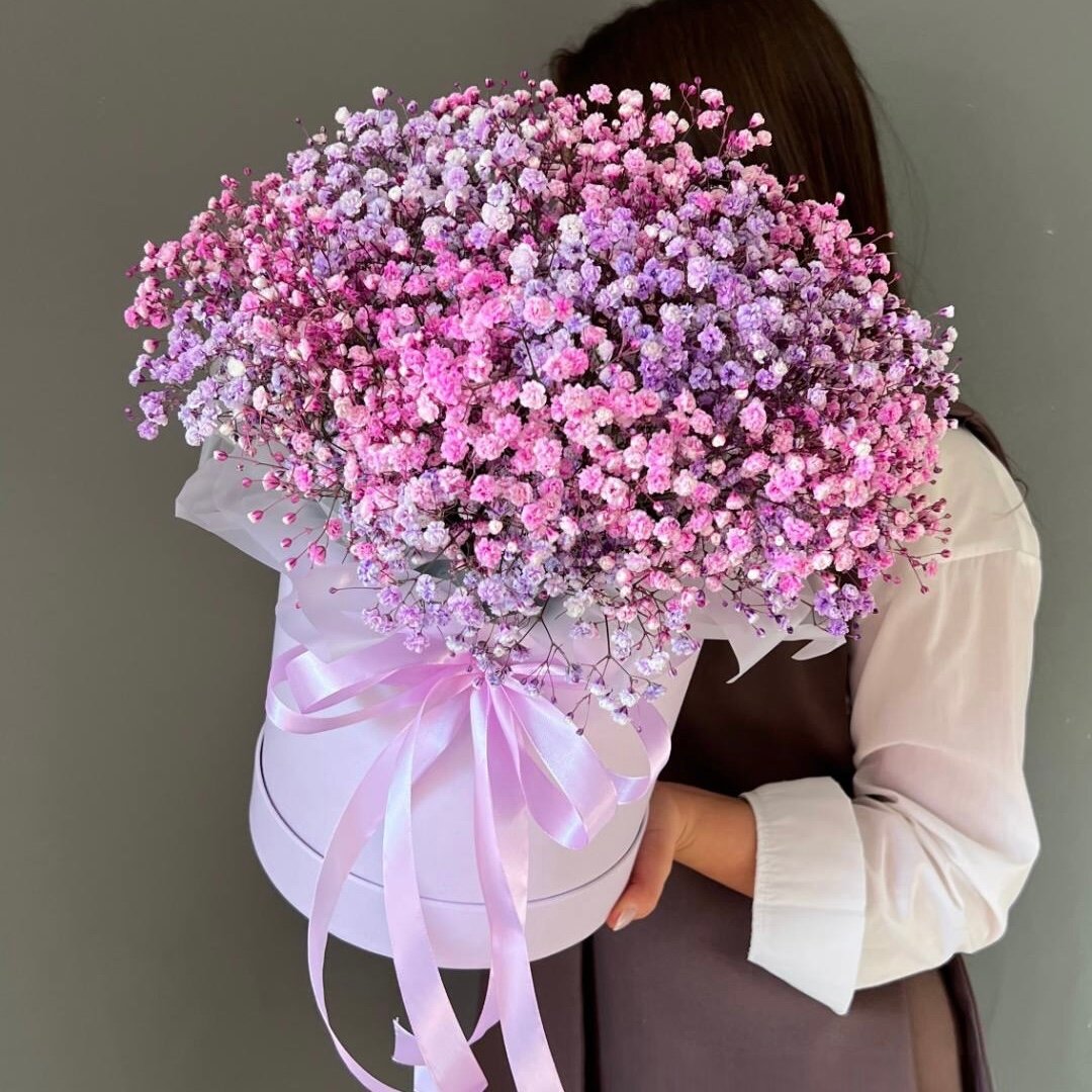 Букет из розовой и фиолетовой гипсофилы в шляпной коробке, красивый букет цветов, шикарный, премиум цветы, премиум букет