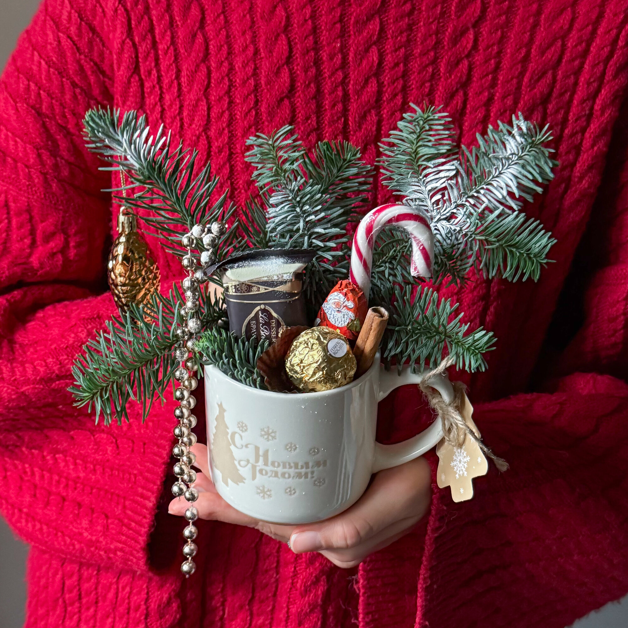 Новогодний подарок со сладостями и декором из натуральной елки. Veresk 730