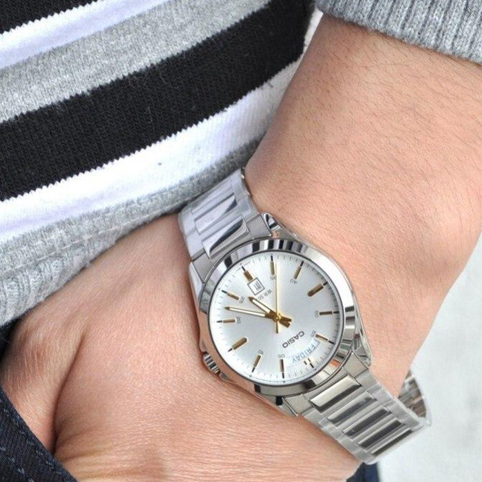 Наручные часы CASIO Collection, серебряный — фото 1