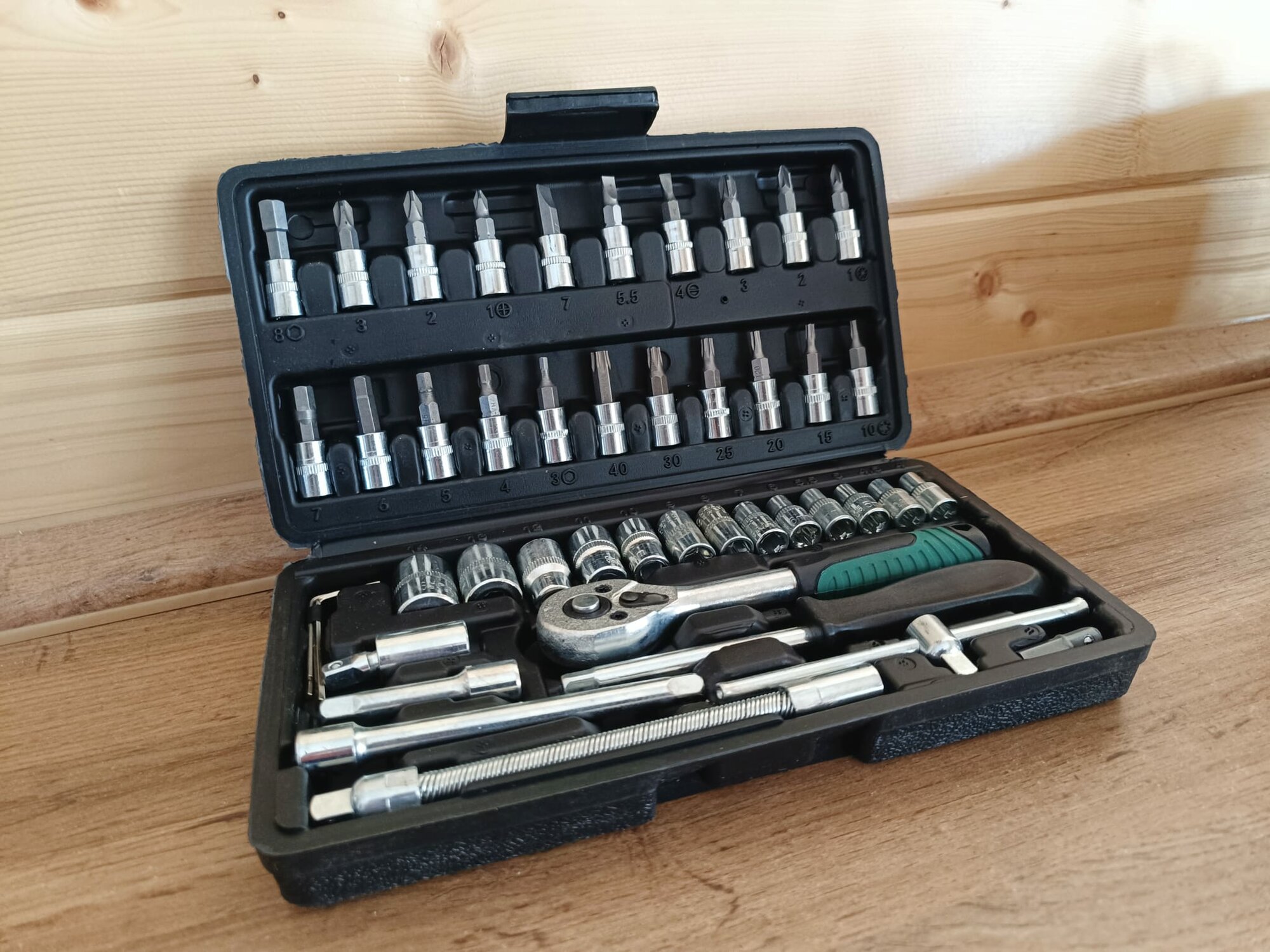 Набор инструментов для автомобиля (насадки с трещоткой) 46 предметов — фото 1