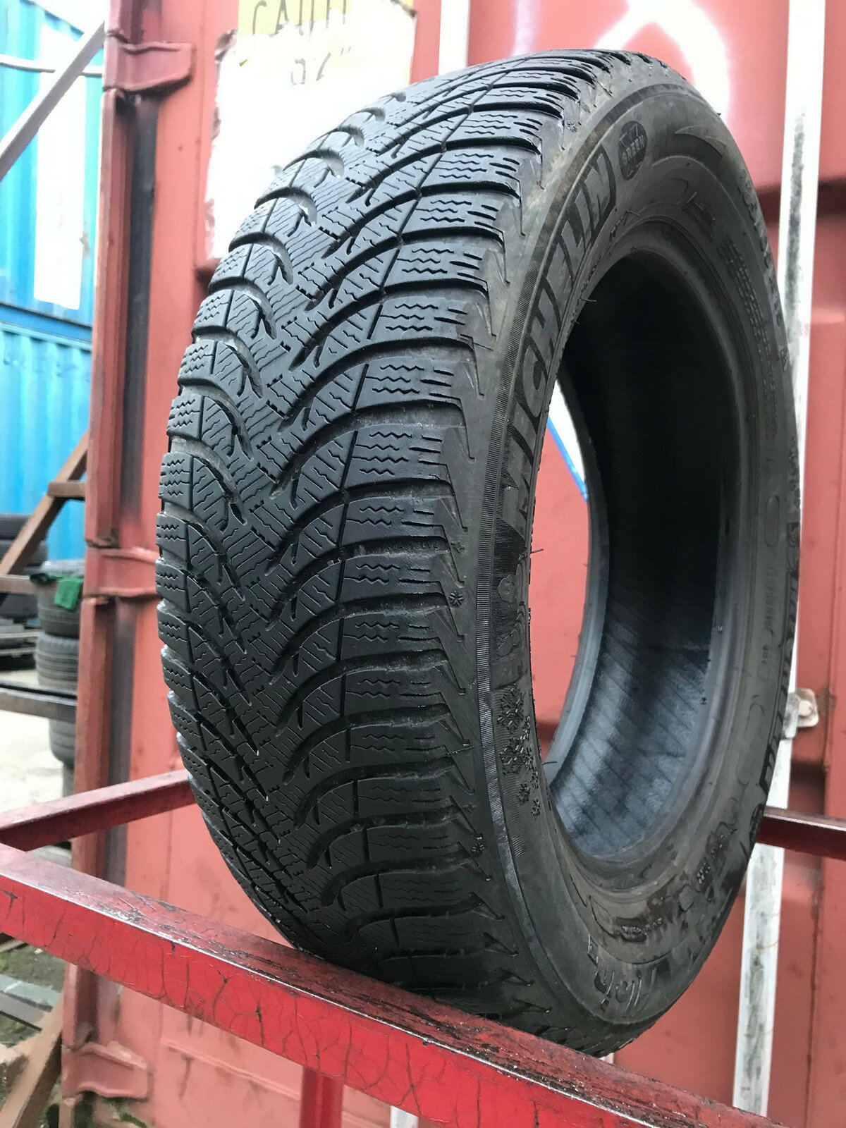 Автошина Б/У 185/65 R15 Michelin Alpin A4