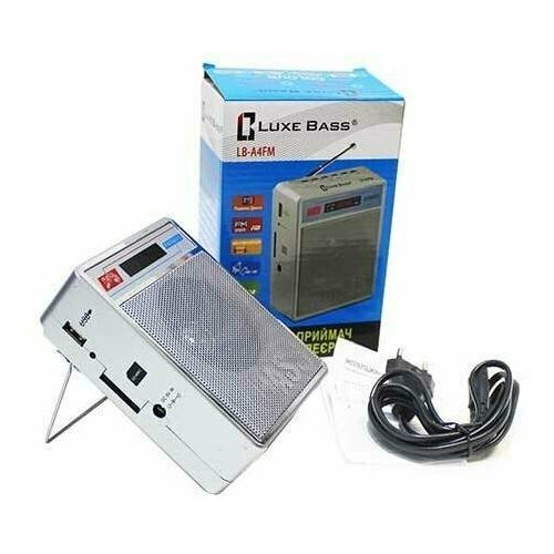 Компактный цифровой FM радиоприемник серебристого цвета с MP3-проигрывателем LuxeBass LB-A5FM