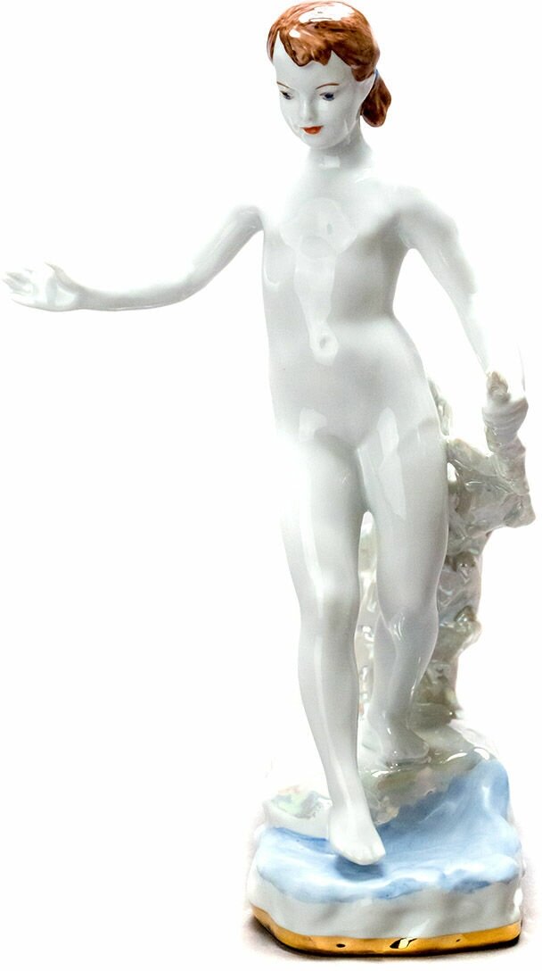 фото Статуэтка "Входящая в воду", 27 см. Дулёвский фарфоровый завод ДФЗ. Фарфор.