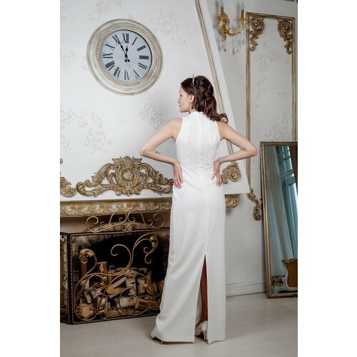 Белое свадебное платье прямого силуэта в стиле минимализма. Без пояса и без фатиновой юбки. Размер 42-170