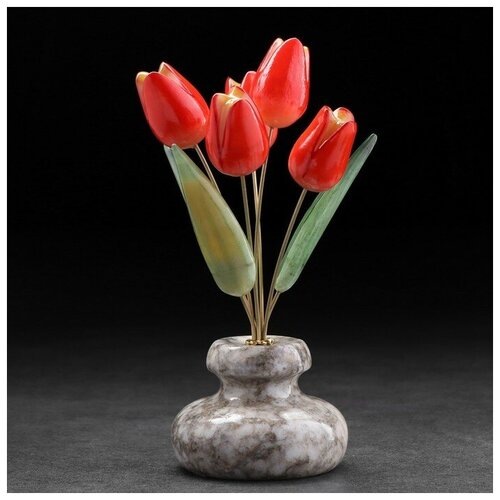Сувенир Тюльпаны в вазе 5 цветков красные селенит ангидрит 3691₽
