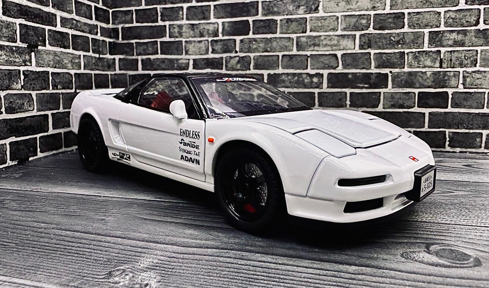 Машинка металлическая коллекционная "Honda NSX Type R" белая , свет+звук инерционный/ в подарок брелок