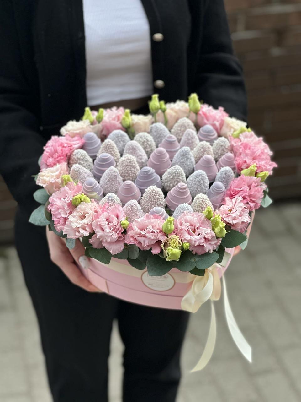 Букет Цветочный бар "Небо" "Purple #4", в коробке, 20см, 7 цветов, 6 веток эвкалипта