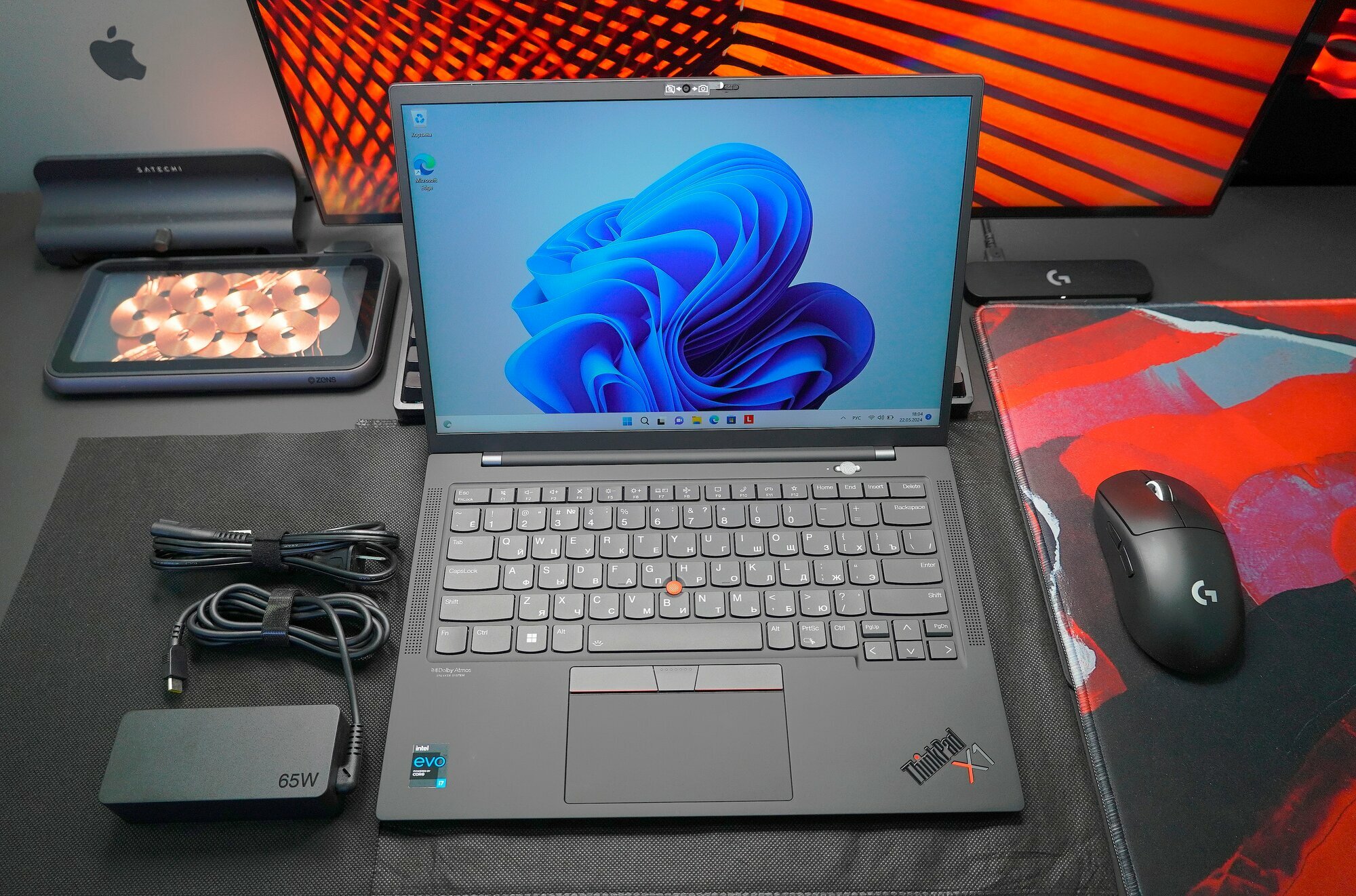 Ноутбук сенсорный Lenovo Thinkpad X1 Carbon, 14", Windows 11, i7, 16ГБ, 1024ГБ, черный, подсветка клавиатуры, вес 1.3кг