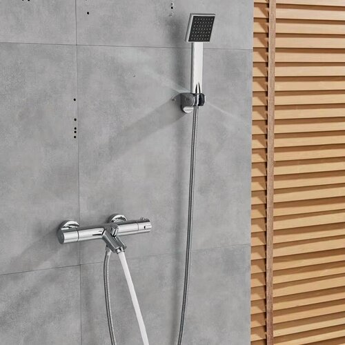 Изображение товара Смеситель для ванны с душем, с коротким изливом, с лейкой и шлангом, хром, термостатическийСмеситель для ванны короткий излив с лейкой, термостатический