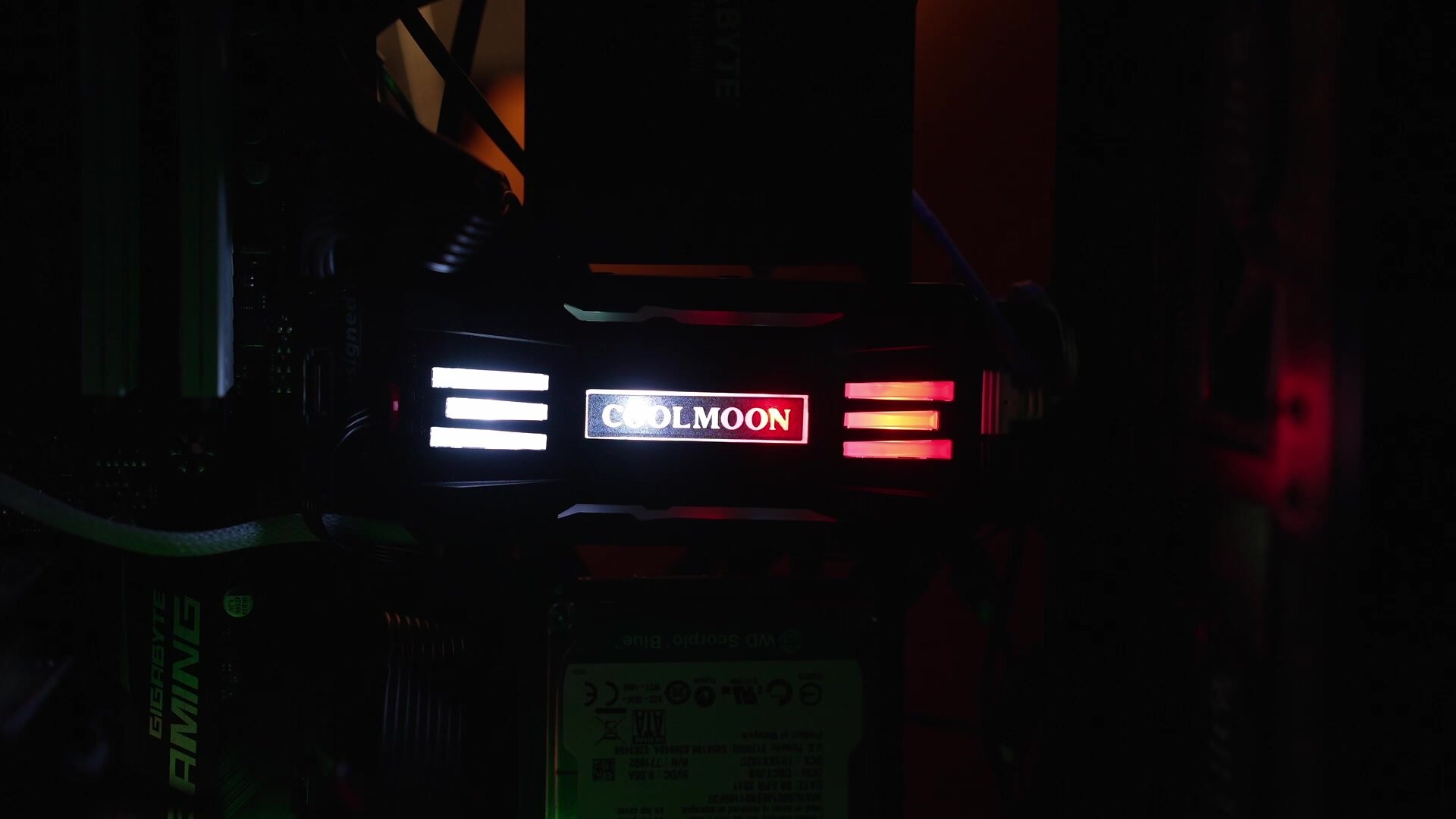 Контроллер COOLMOON с подсветкой для вентиляторов (кулеров) и светодиодных лент PWM+ARGB, 4Pin+3Pin, SATA, белый+пульт — фото 1