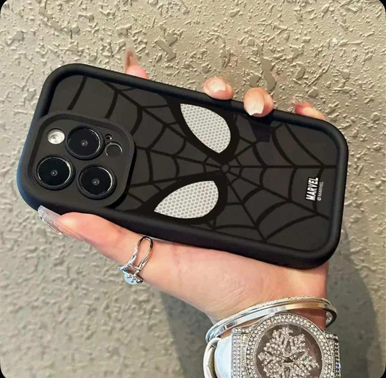 Чехол-бампер "Человек-Паук", для iPhone 15 Pro, силикон, матовая поверхность, чёрный