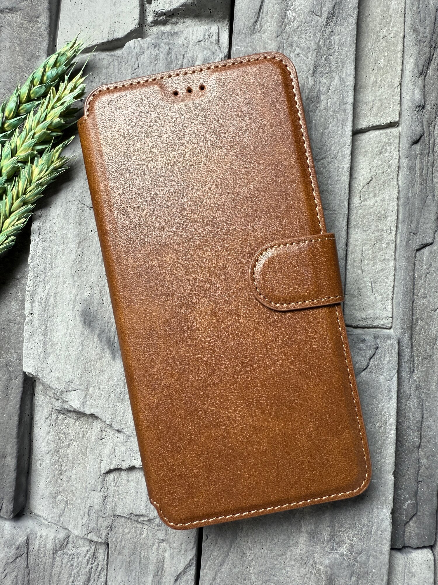 Чехол книжка для Samsung Galaxy M55 кожаный с магнитной застежкой / Самсунг Галакси М55 с хлястиком / flip чехол для Samsung M55 с функцией подставки, коричневый