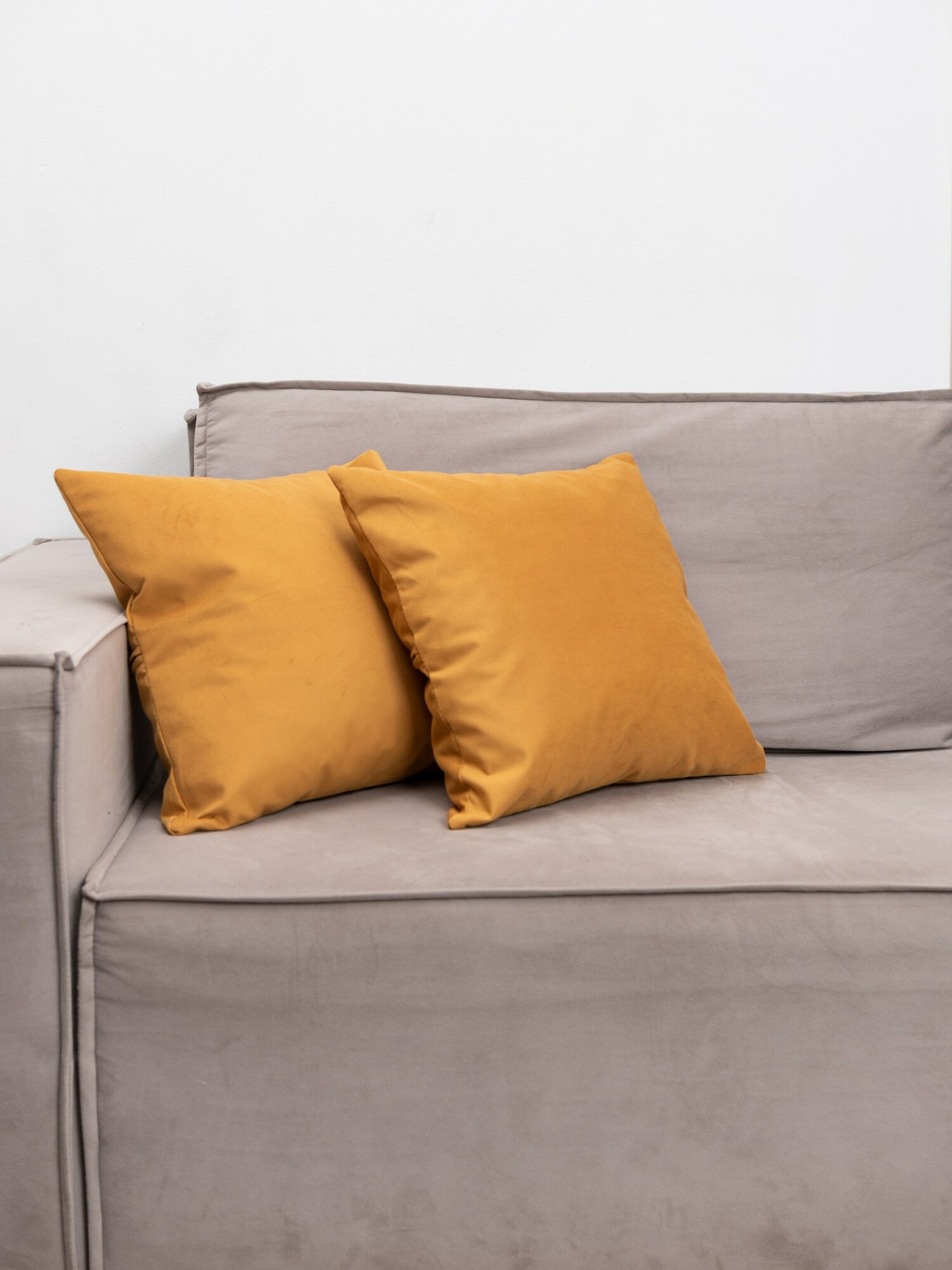 Подушка декоративная велюр горчичная съемный чехол 2 шт