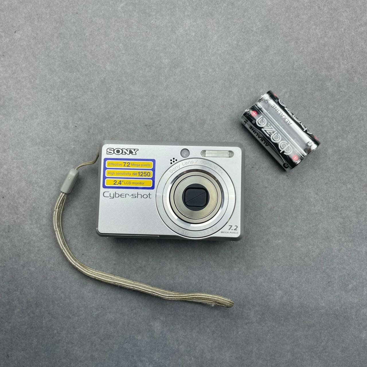 Цифровой компактный фотоаппарат Sony Cybershot DSC-S730, серебристый