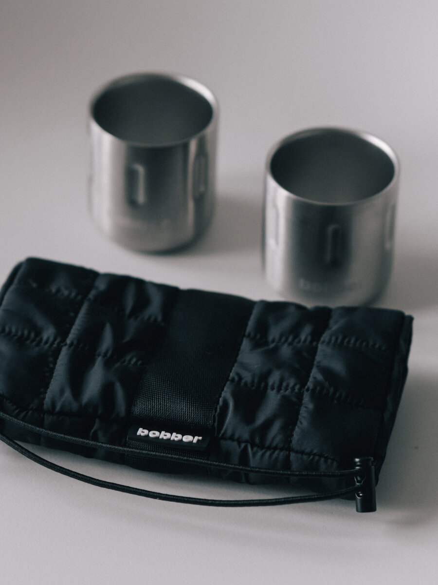Чехол Bobber Jacket S для стаканов Shot 100 мл, черный с резинкой для переноски — фото 1