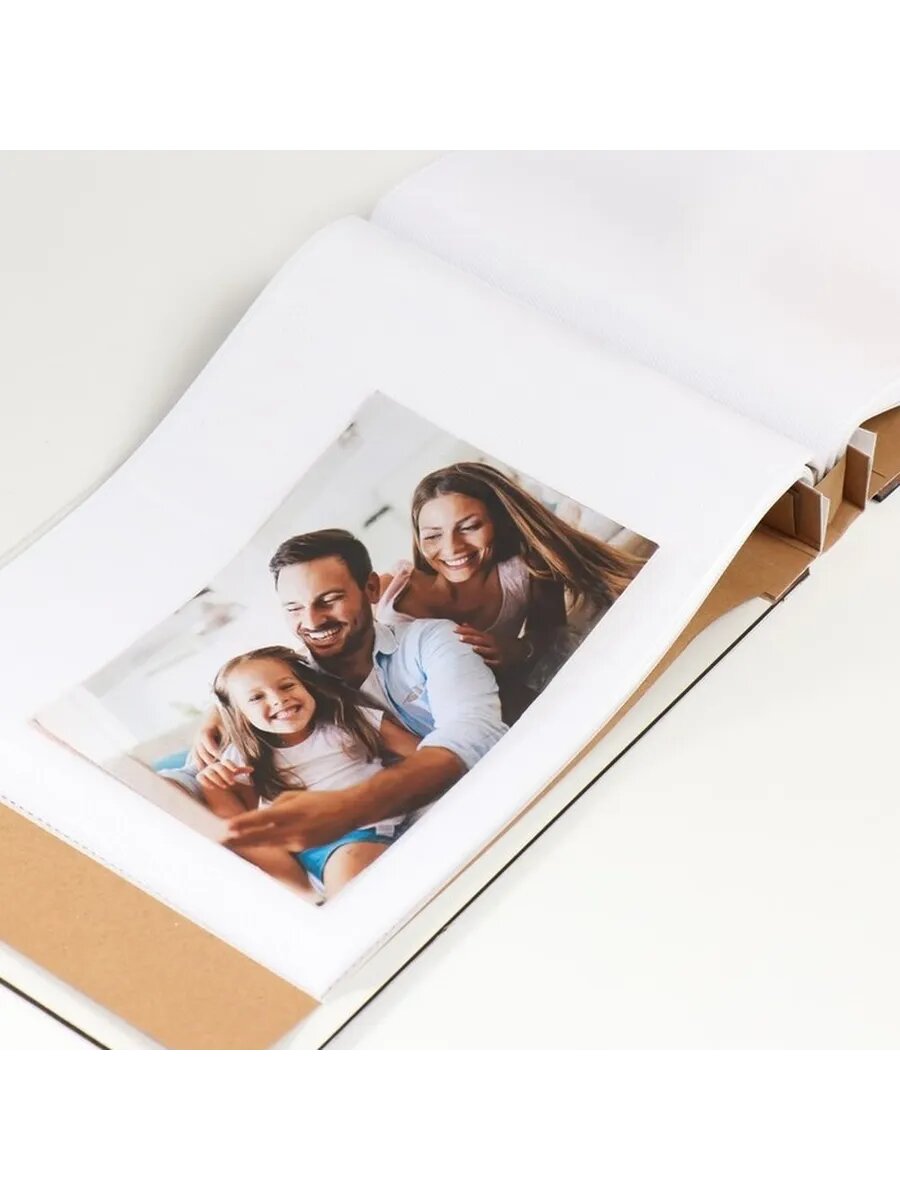 Стильный деревянный фотоальбом для памятных снимков