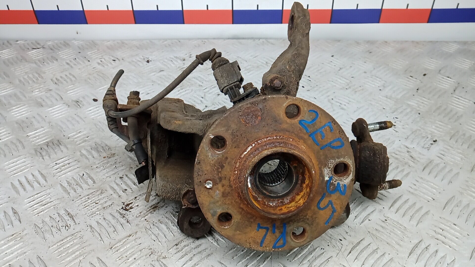 Ступица передняя левая VOLKSWAGEN TOURAN (1T1, 1T2), Номер 1K0407255N, 1K0407621F