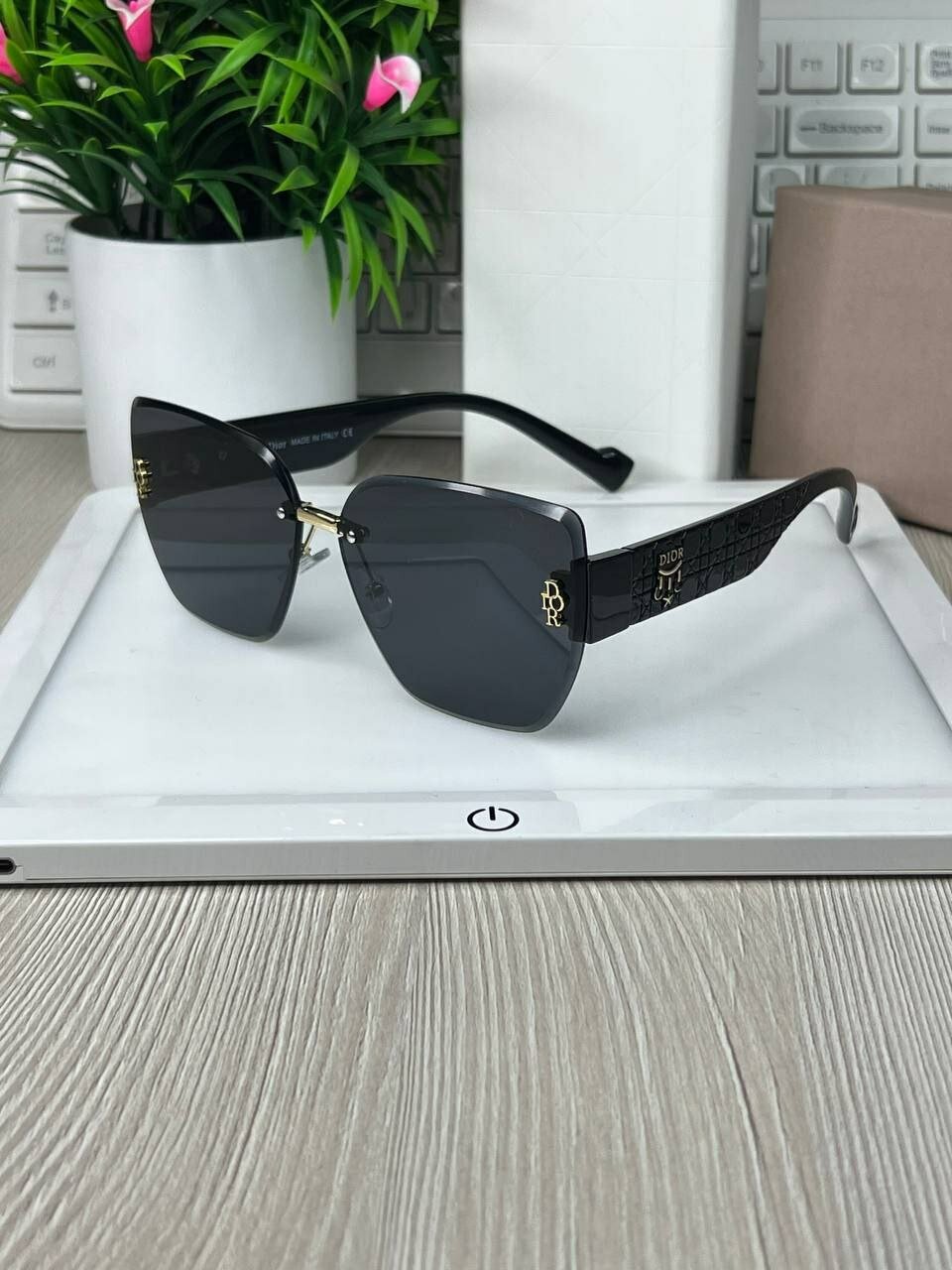 Солнцезащитные очки Dior, черный — фото 1
