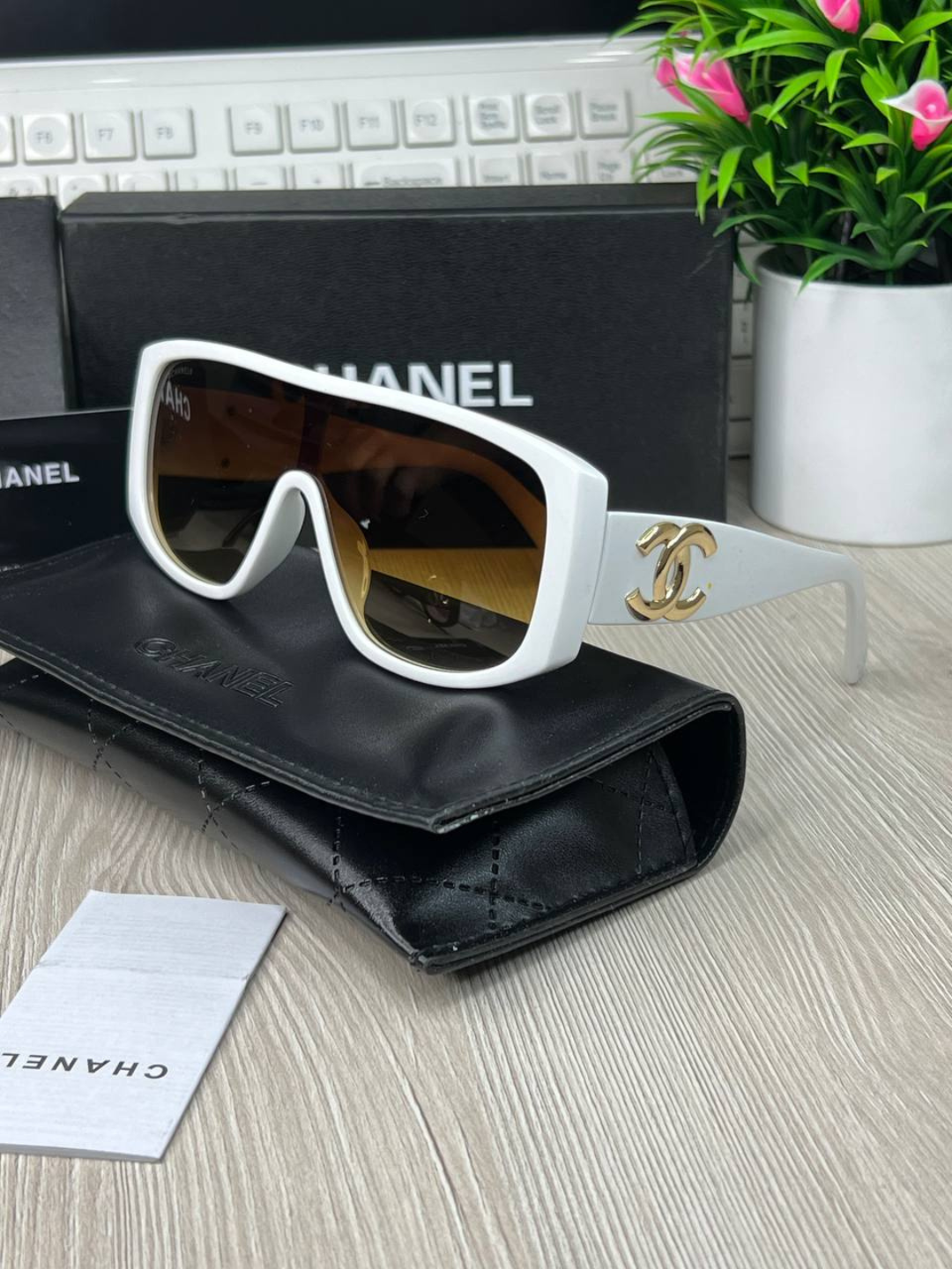 Солнцезащитные очки Chanel, белый — фото 1