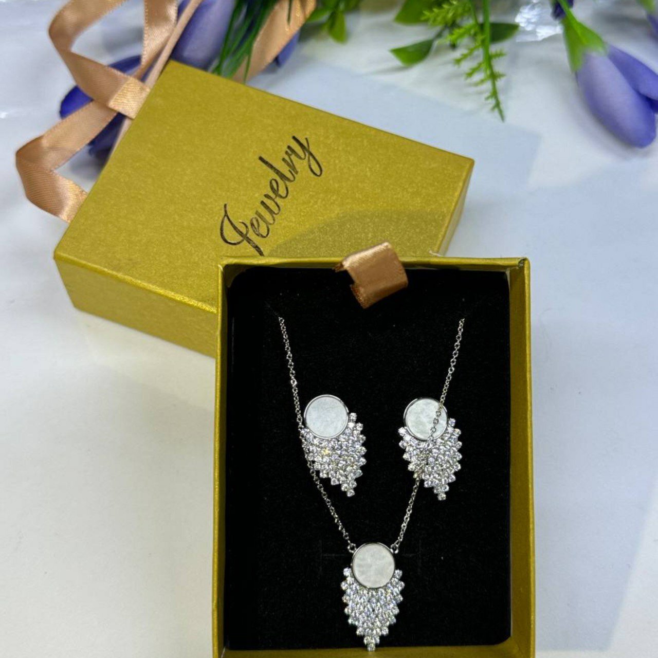 Комплект бижутерии XUPING JEWELRY: серьги, колье, серебряный
