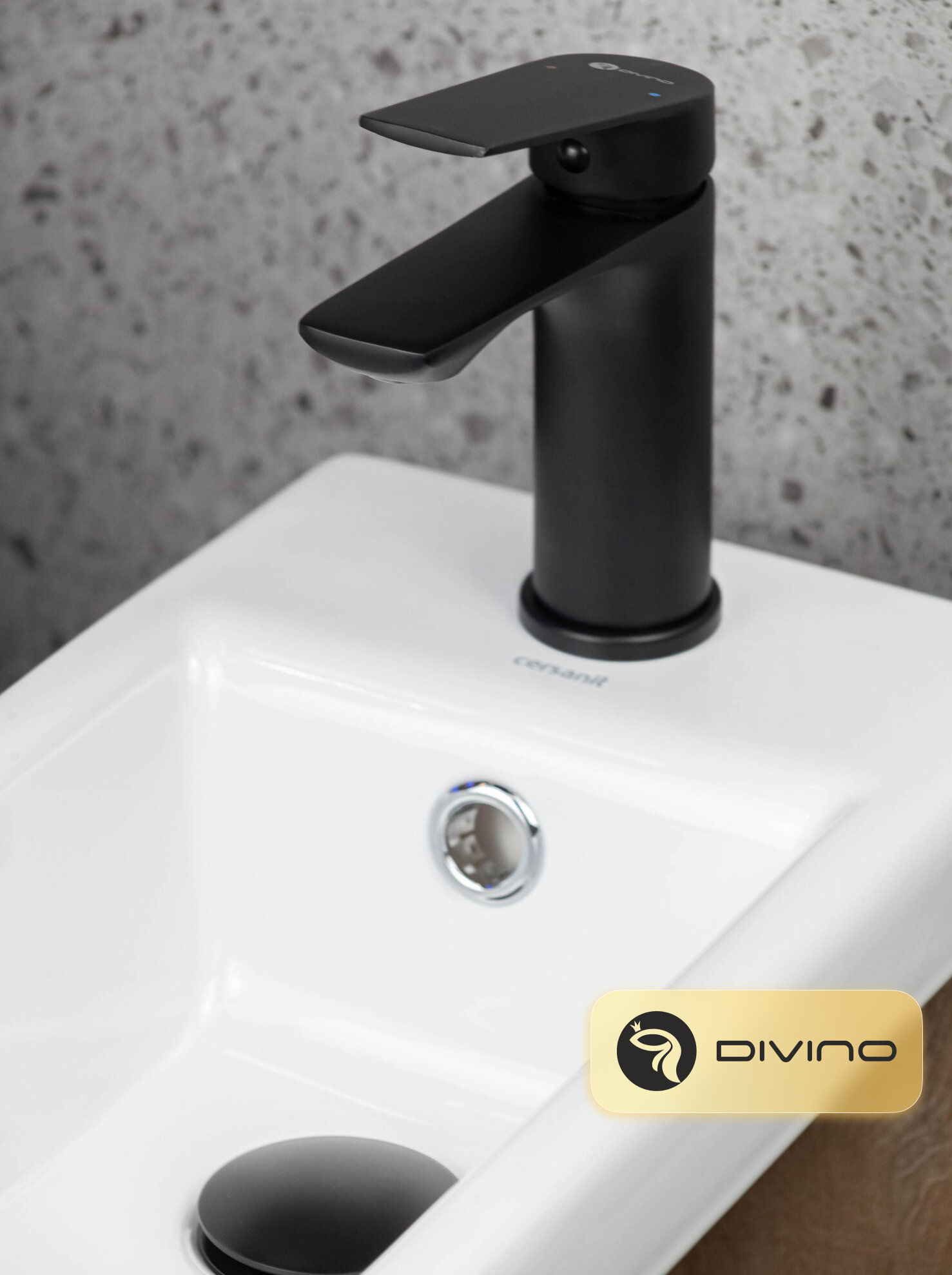 Смеситель однорычажный с аэратором для раковины монолитный черный DIVINO — фото 1