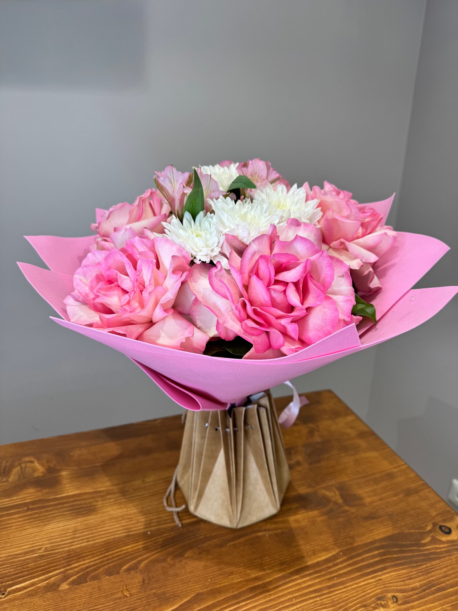 Букет цветов "Pink Cloud" к 1 сентября роза хризантема альстромерия