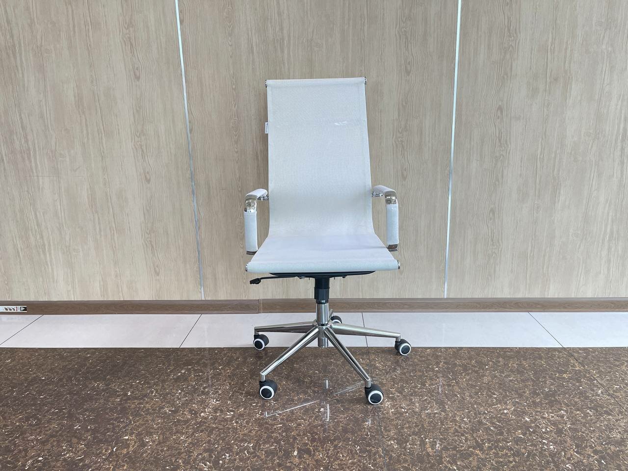 Идеальное, удобное и красивое кресло для дома и работы Model 572-H White